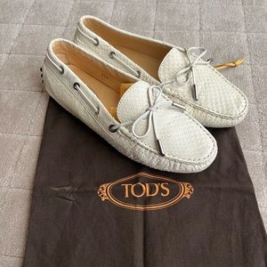 Tod’s Gommino Driving Shoes in White Python Leather. Size 37.5